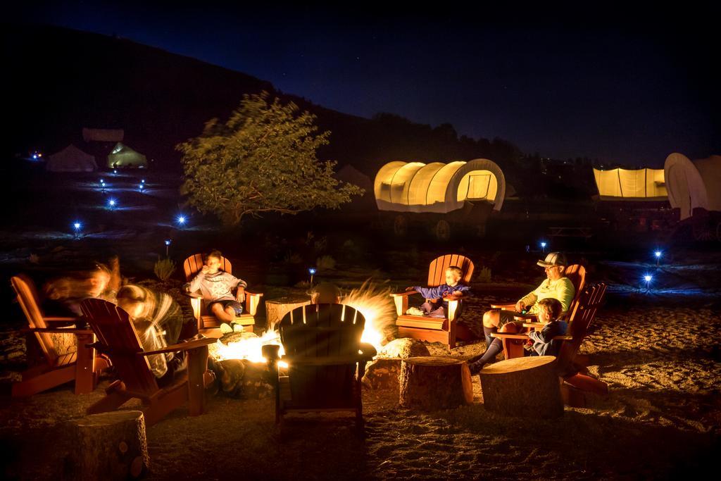 Conestoga Ranch Glamping Resort Гарден-Сити Номер фото
